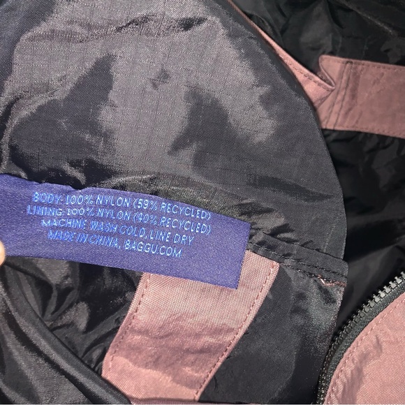 Baggu large Nylon Crescent Bag in - Picture 7 of 7